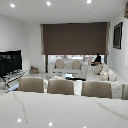 Luxury In 2 Bedroom 1 Balcony * לרנקה
