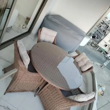 דירה Luxury In 2 Bedroom 1 Balcony לרנקה