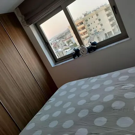 Luxury In 2 Bedroom 1 Balcony לרנקה