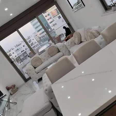 Luxury In 2 Bedroom 1 Balcony