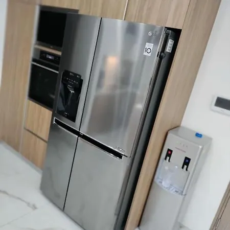 Luxury In 2 Bedroom 1 Balcony 拉纳卡